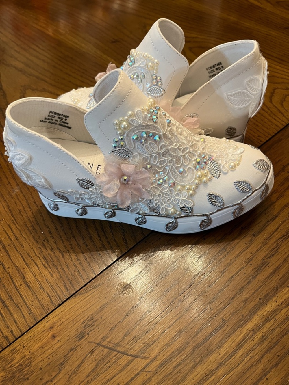 Journee Collection Floral Appliqué Slip-On Shoes, size 8 - Picture 7 of 15